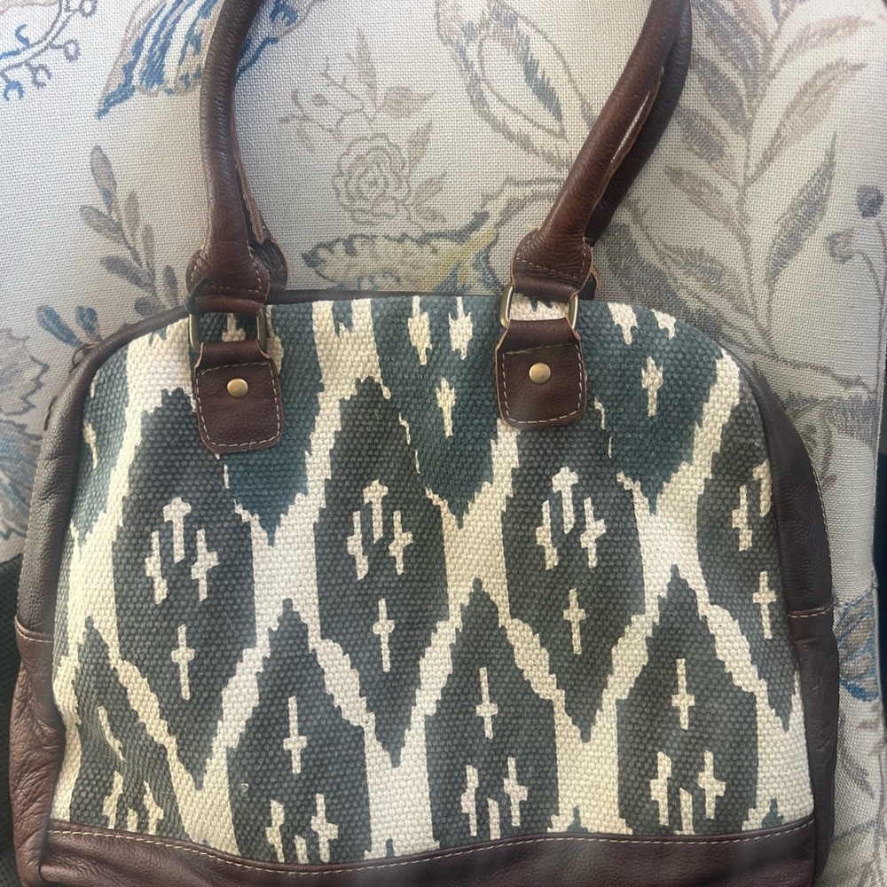 Myra Bag devour Tote Bag